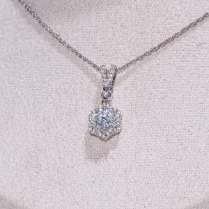 Mặt ngôi sao đính đá