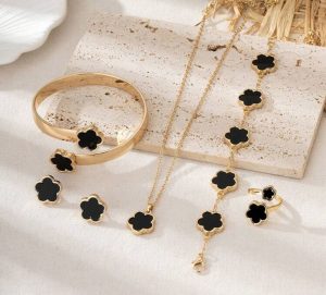 Biểu Tượng May Mắn Trong Trang Sức Cỏ 4 Lá Đang Là Xu Hướng (2)