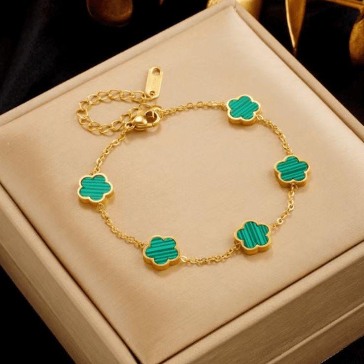 Lắc Tay Cỏ 4 Lá: Món Quà May Mắn Dành Cho Người Thương Yêu 2 Lắc Tay Cỏ 4 Lá Món Quà May Mắn Dành Cho Người Thương Yêu