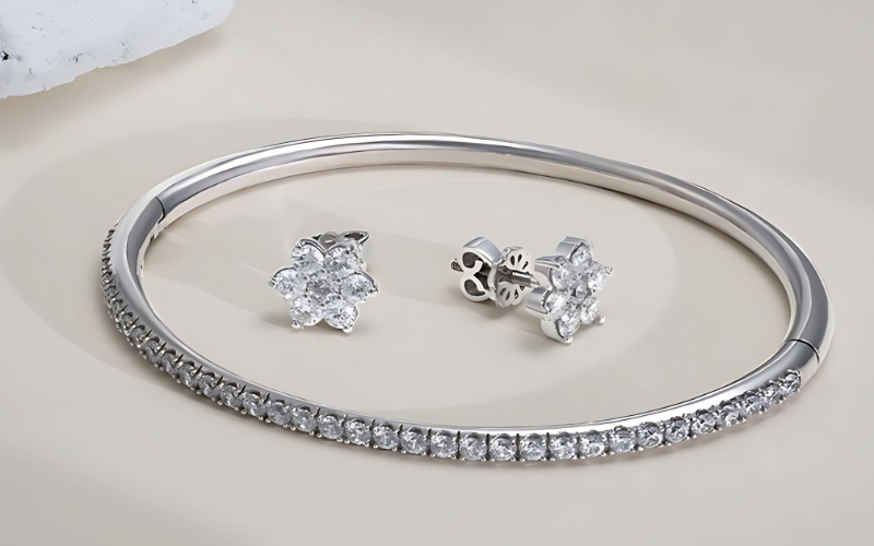 Giá Cả Bộ Trang Sức Vàng Trắng: Các Yếu Tố Ảnh Hưởng và So Sánh Thị Trường