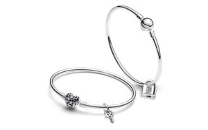 Vòng tay gắn charm từng chi tiết nhỏ gói gọn yêu thương