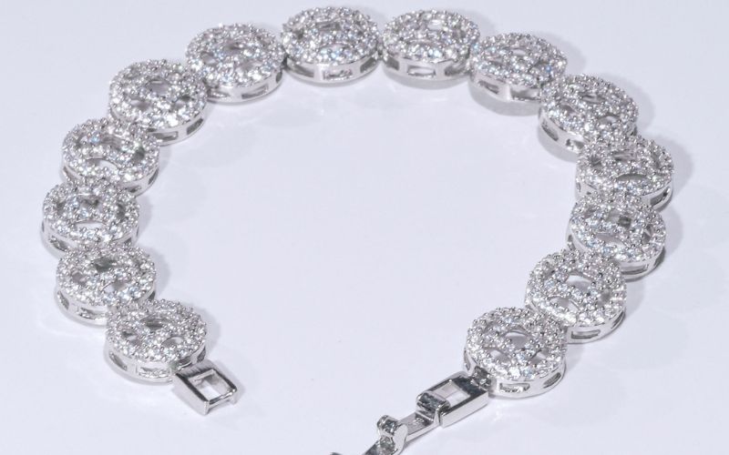 Lắc Tay Vàng 18K Dưới 3 Triệu tennis hình kim tiền nối liền màu vàng trắng AU750