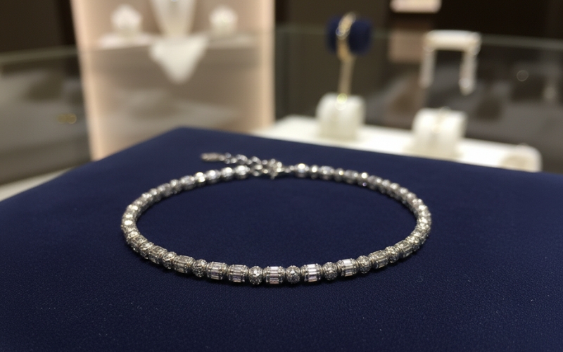 Những Mẫu Lắc Tay Vàng Nữ 18K Đẹp Nhất Năm 2025 3 Lắc Tay Kim Cương Nữ Vàng Trắng 18K Cao Cấp, Kiểu Dáng Tennis Kết Hợp Đá Tròn Và Đá Baguette Tinh Xảo, Dành Cho Tiệc Sang Trọng.