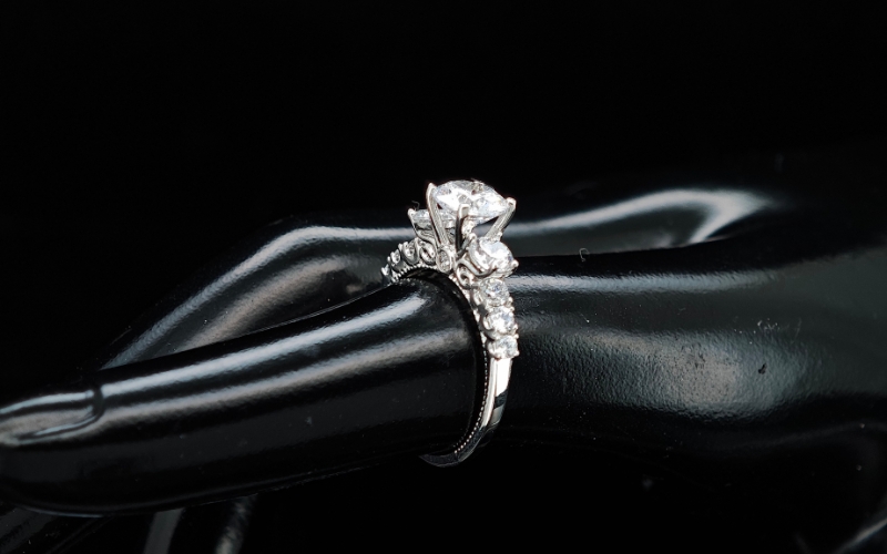 Nhẫn Vàng Trắng Nữ Giá Dưới 2 Triệu - Chọn Sao Cho Phù Hợp? 3 Hình Ảnh Minh Họa Tầm Quan Trọng Của Việc Chọn Địa Chỉ Uy Tín Để Mua Nhẫn Vàng Trắng Nữ Giá Dưới 2 Triệu.