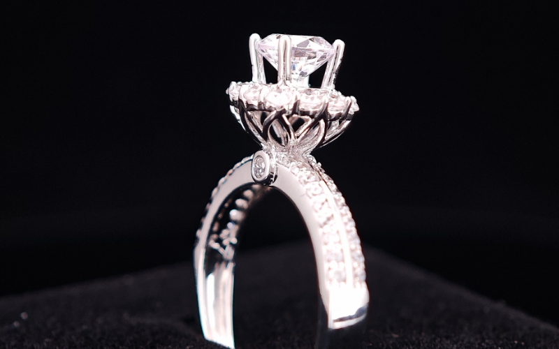 Nhẫn Vàng Trắng Nữ Giá Dưới 2 Triệu - Chọn Sao Cho Phù Hợp? 1 Kiểu Nhẫn Vàng Trắng Nữ Halo Tinh Xảo, Một Thiết Kế Tham Khảo Cho Các Sản Phẩm Nhẫn Nữ Giá Dưới 2 Triệu.