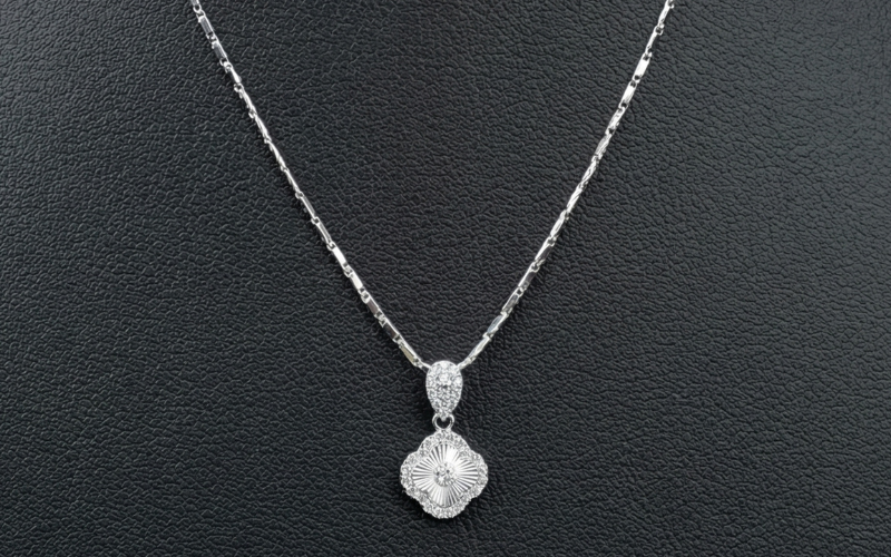 Dây Chuyền Bạc Nữ - 1 Phong Cách Tinh Tế Cho Từng Nét Riêng 1 Dây Chuyền Bạc Nữ Cỏ 4 Lá Thiết Kế Tinh Xảo, Phong Cách Thanh Lịch Tại Saka Jewelry